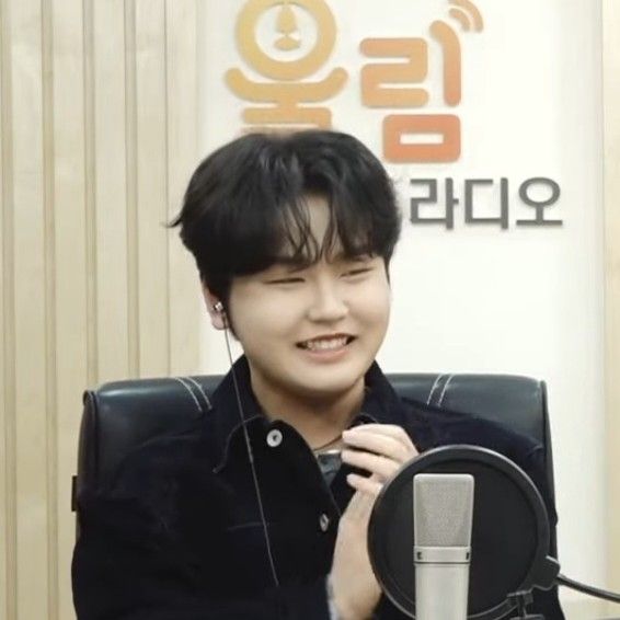 A moment captured by a fan of Park Sungon