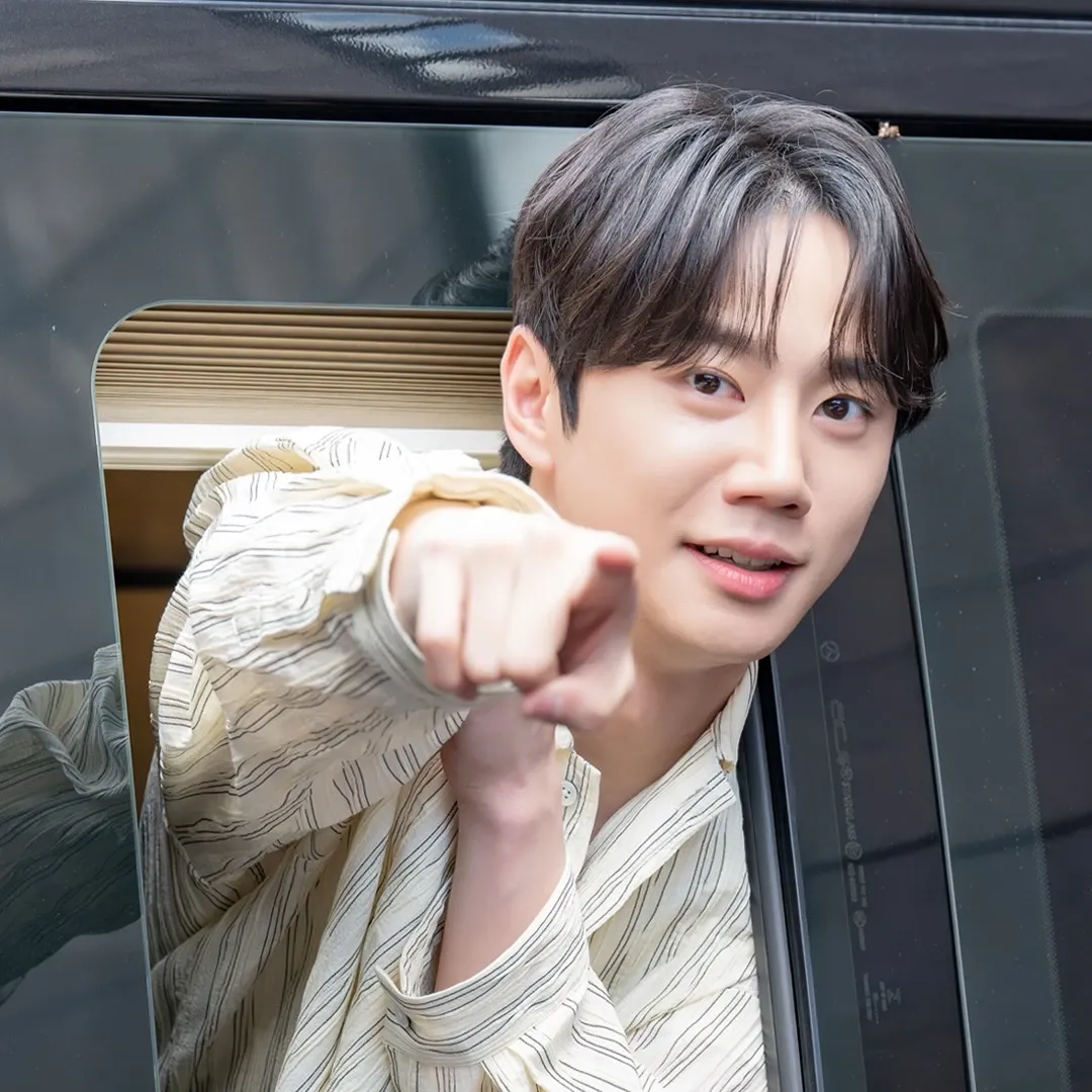 Behind-the-scenes cut of Lee Junyoung