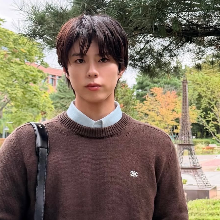 A moment captured by a fan of Park Bogum