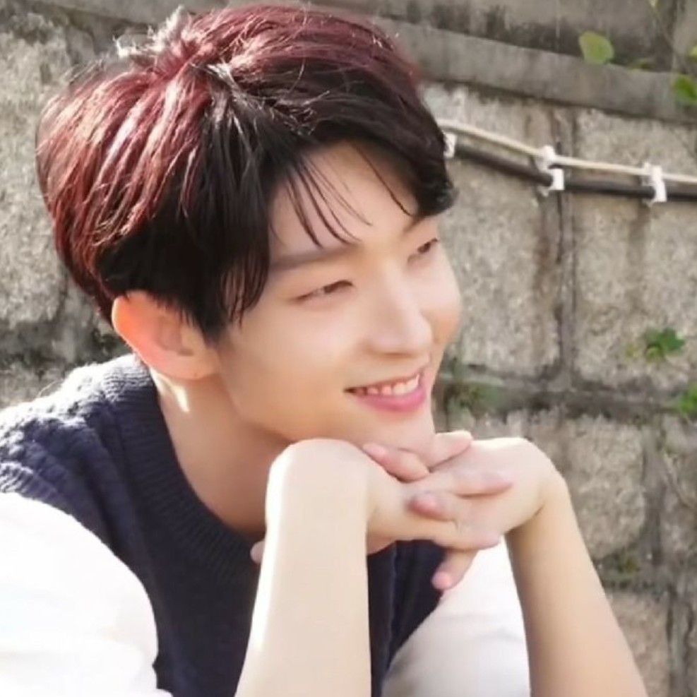 A moment captured by a fan of Lee Joongi