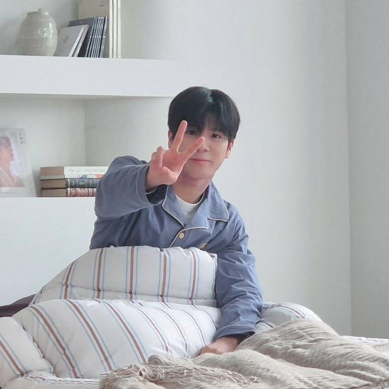 A moment captured by a fan of Jeong Dongwon