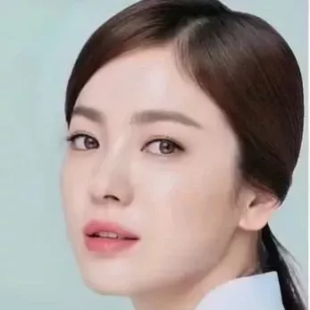 Recent activity shot of Song Hyekyo