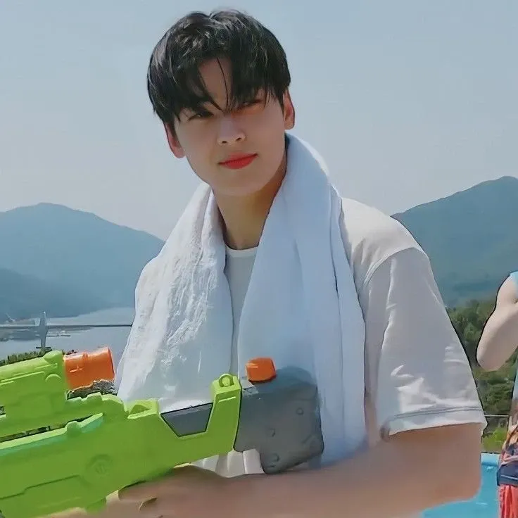 Latest photo of Cha Eunwoo