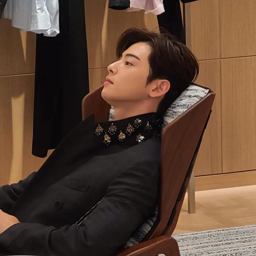 A moment captured by a fan of Cha Eunwoo