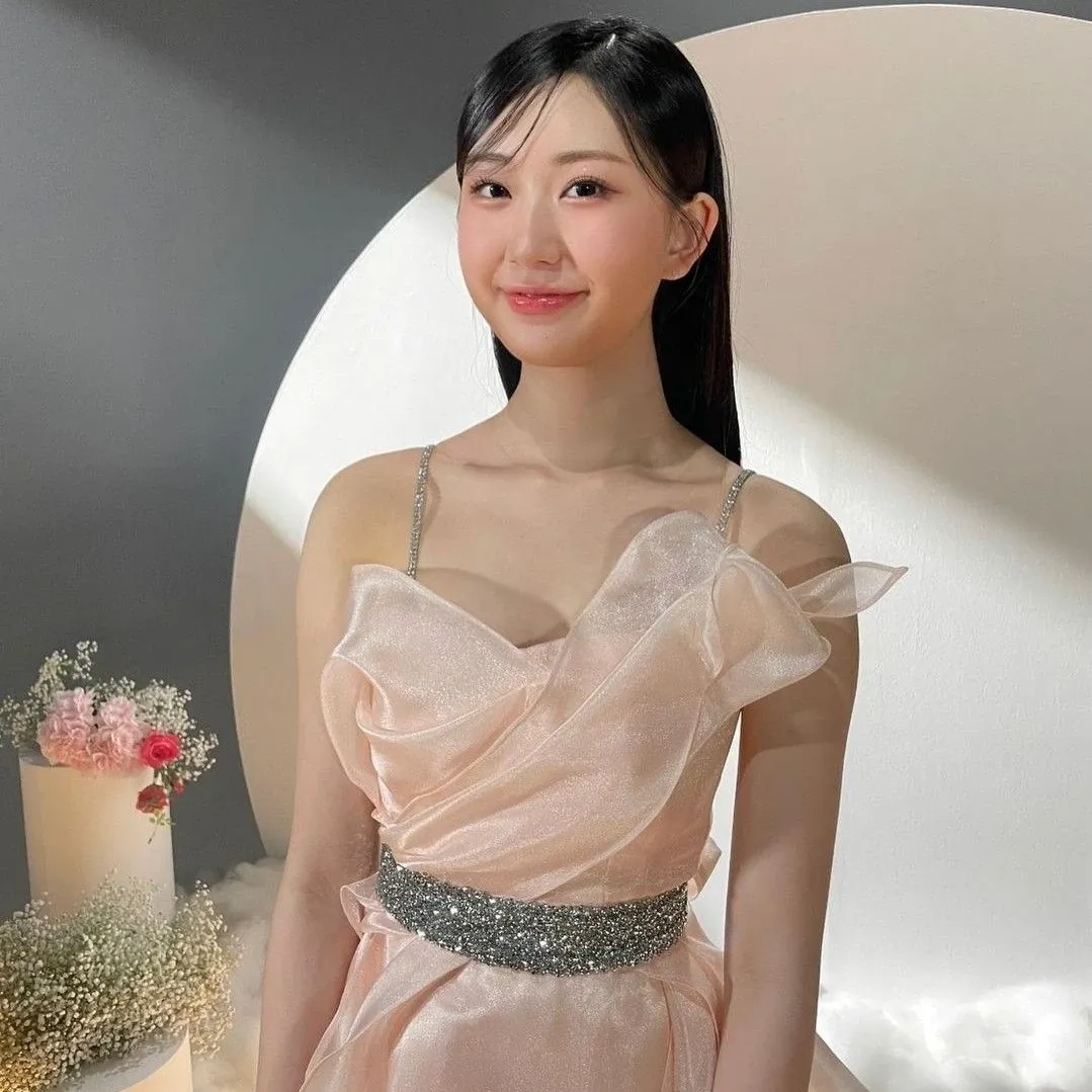 Momen yang diabadikan oleh penggemar Jeon Yujin