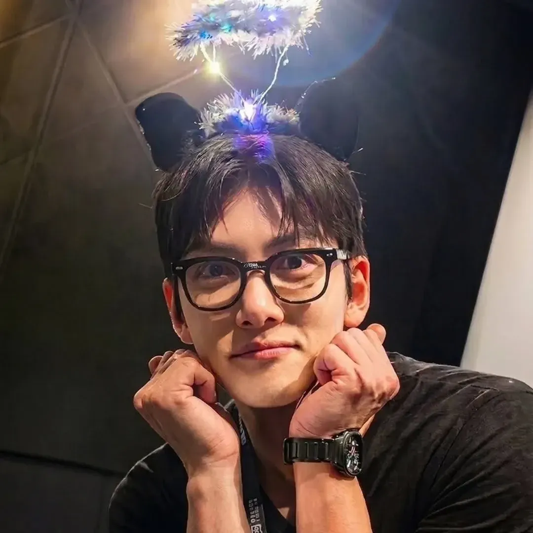 Behind-the-scenes cut of Ji Changwook