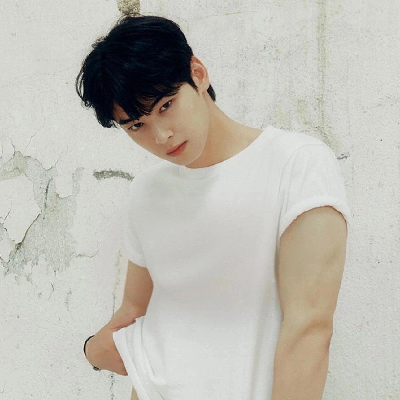 Behind-the-scenes cut of Cha Eunwoo