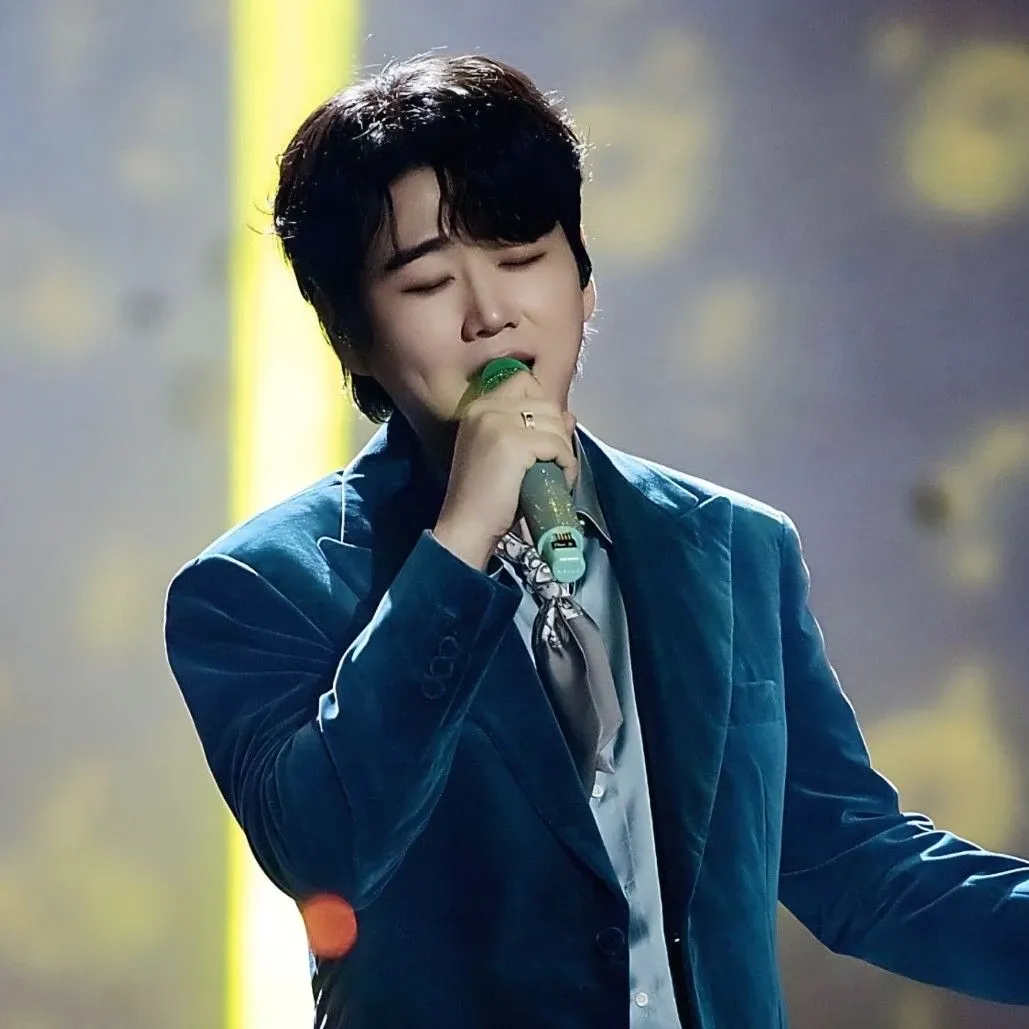 A moment captured by a fan of Hwang Youngwoong
