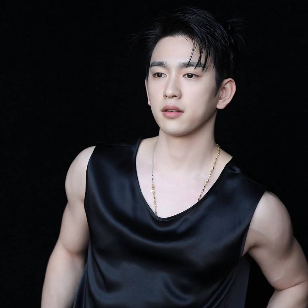 A moment captured by a fan of Park Jinyoung