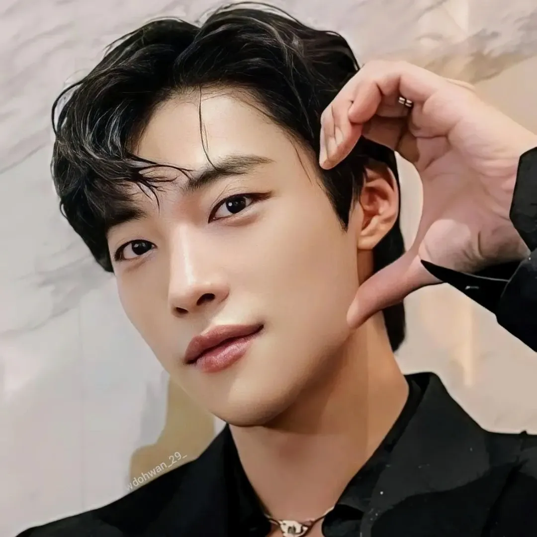 A moment captured by a fan of Woo Dohwan