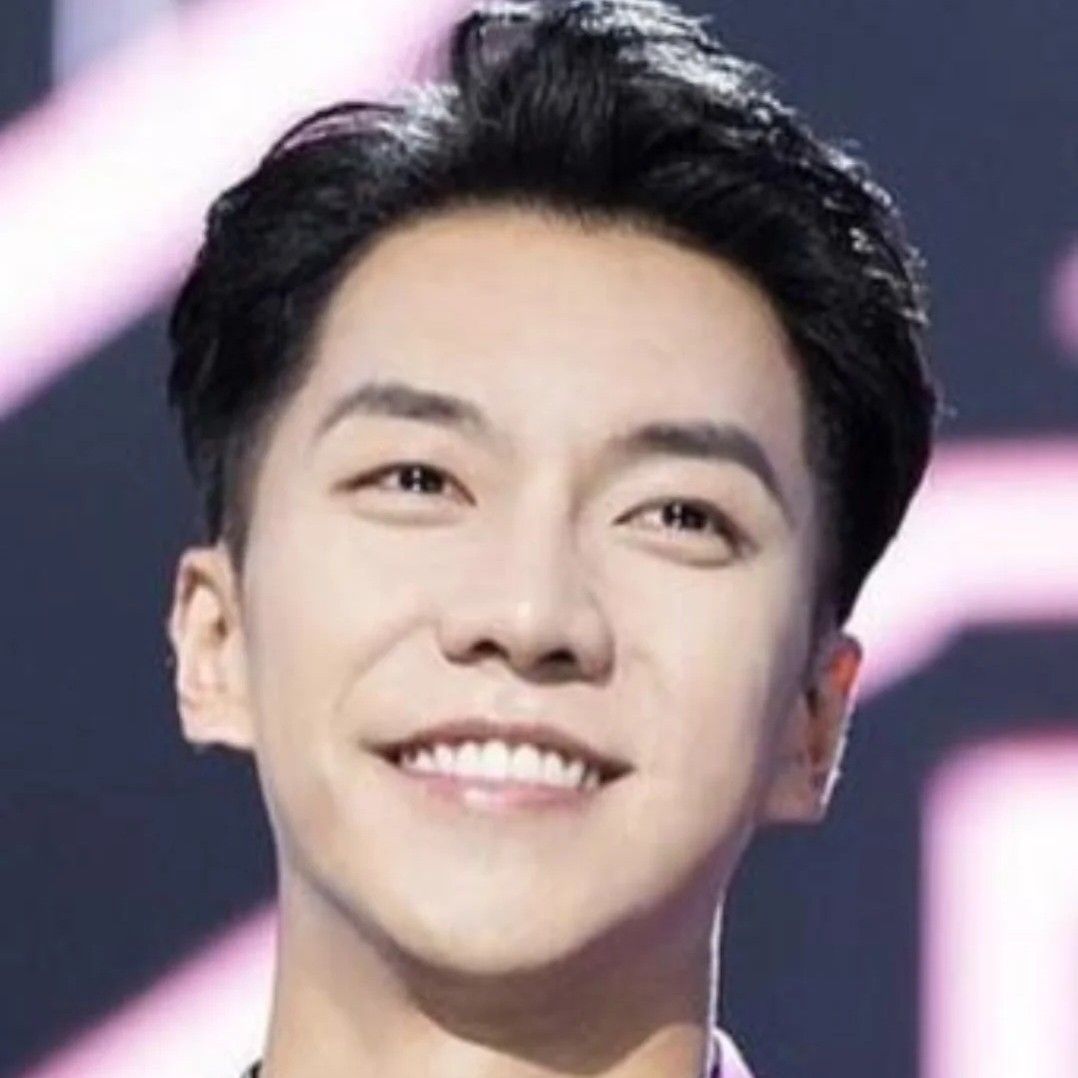 Behind-the-scenes cut of Lee Seunggi