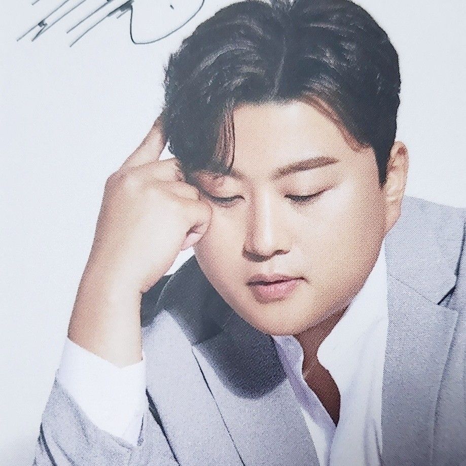 粉丝拍下的金浩中瞬间