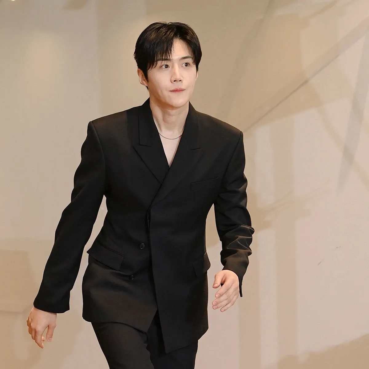 Behind-the-scenes cut of Kim Seonho