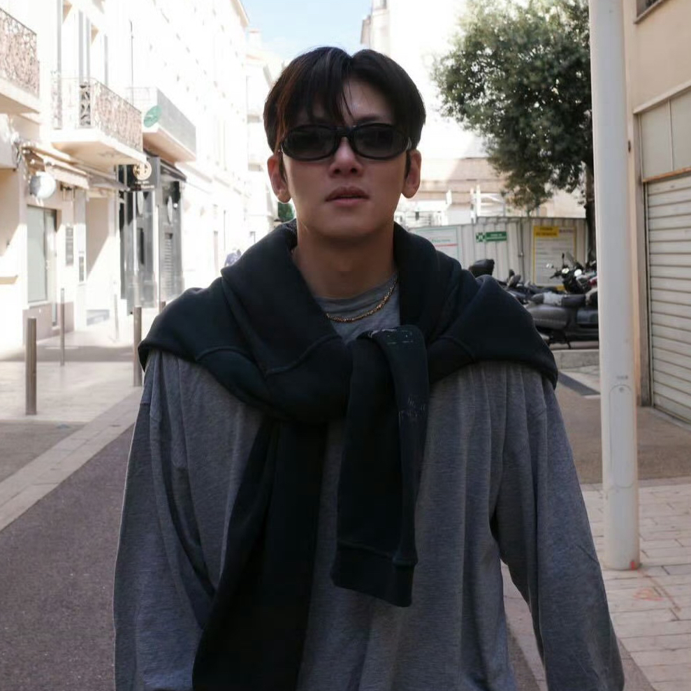Behind-the-scenes cut of Ji Changwook