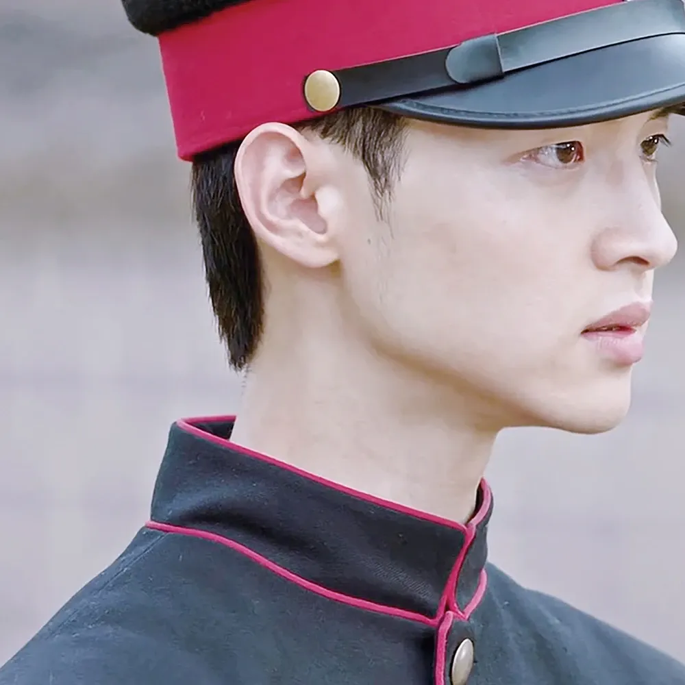 Behind-the-scenes cut of Jang Dongyoon