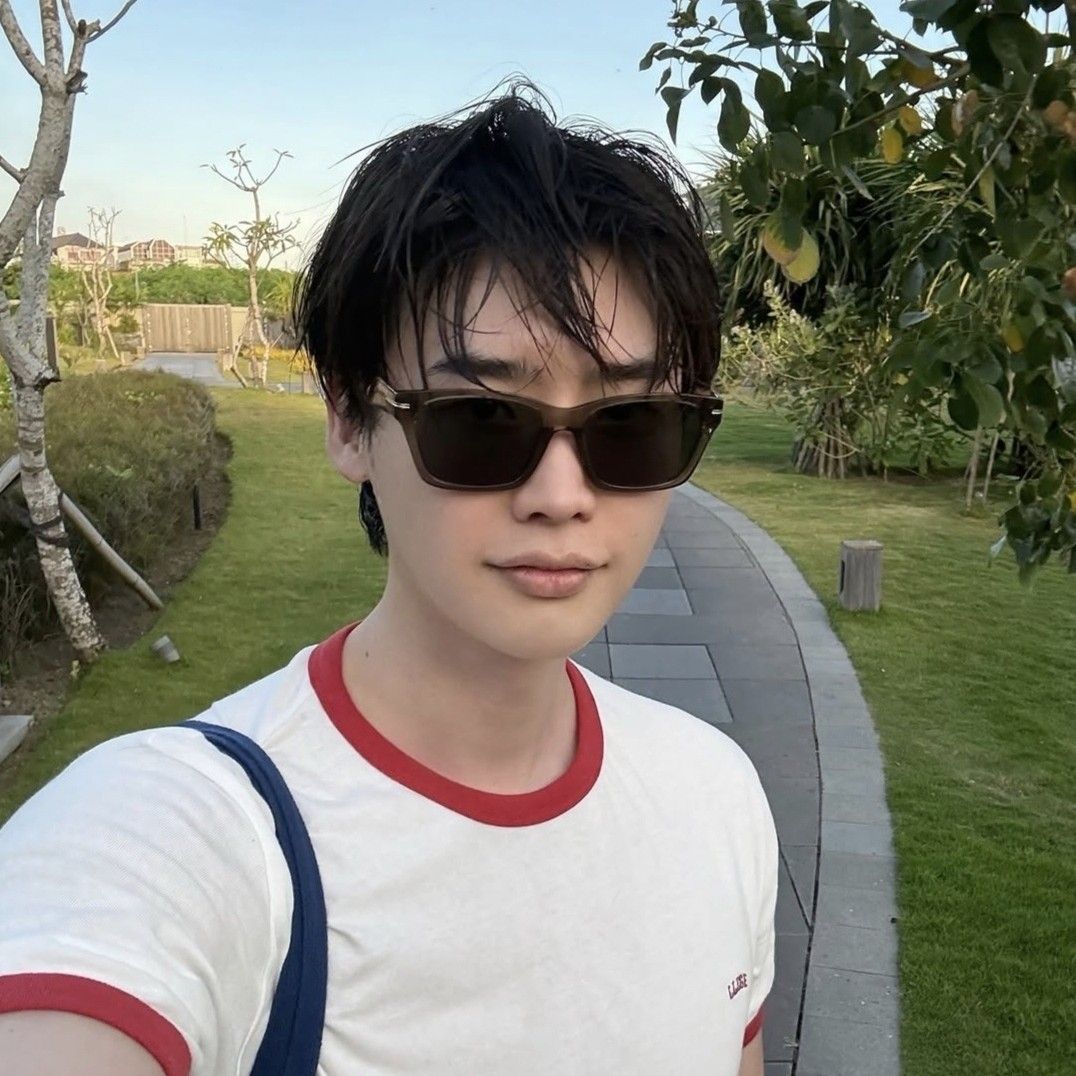 粉絲拍下的李鍾碩瞬間