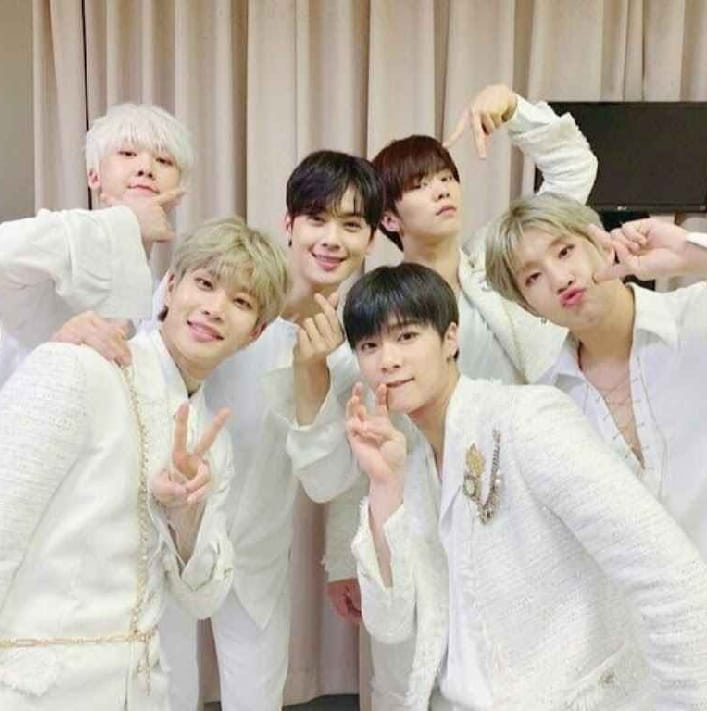 Behind-the-scenes cut of Cha Eunwoo