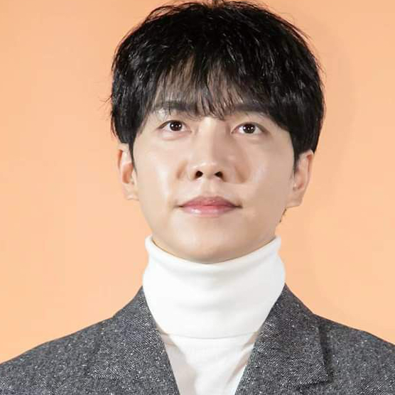 Behind-the-scenes cut of Lee Seunggi