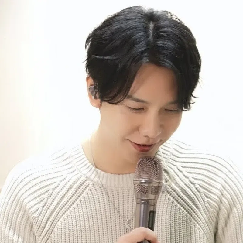 Latest photo of Lee Seunggi
