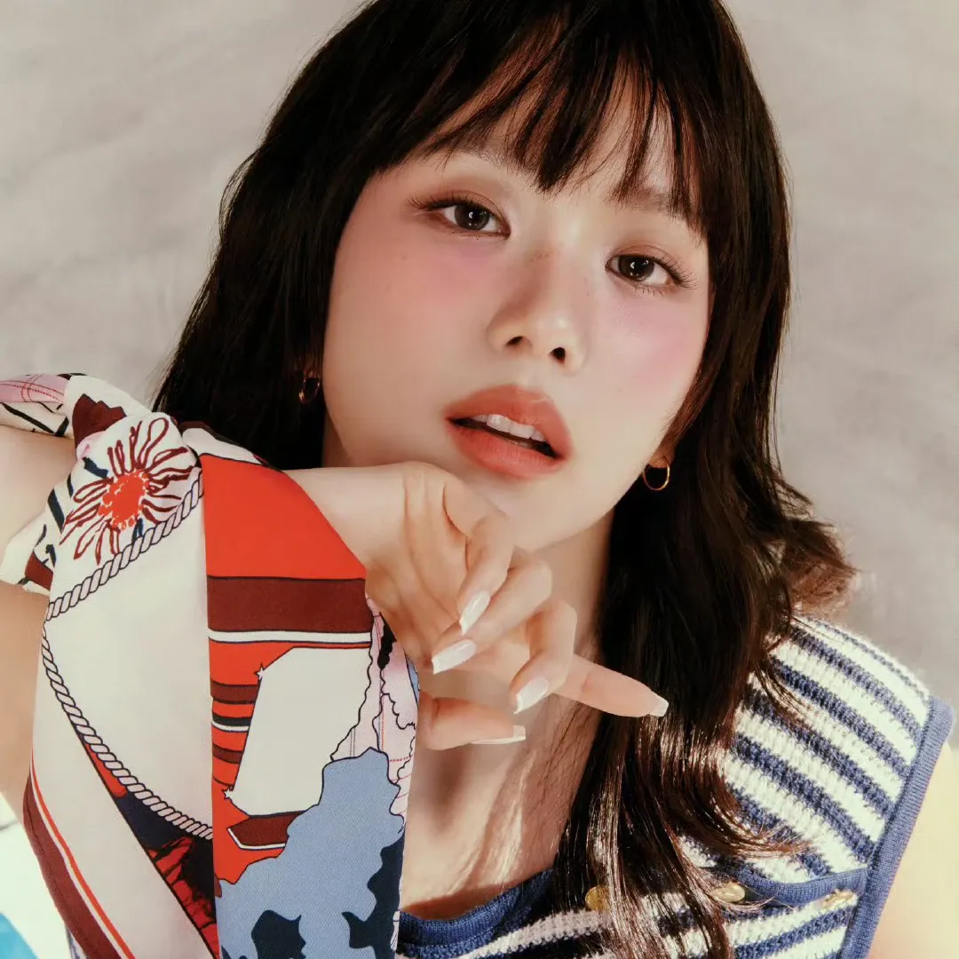 Behind-the-scenes cut of Jisoo (1995)