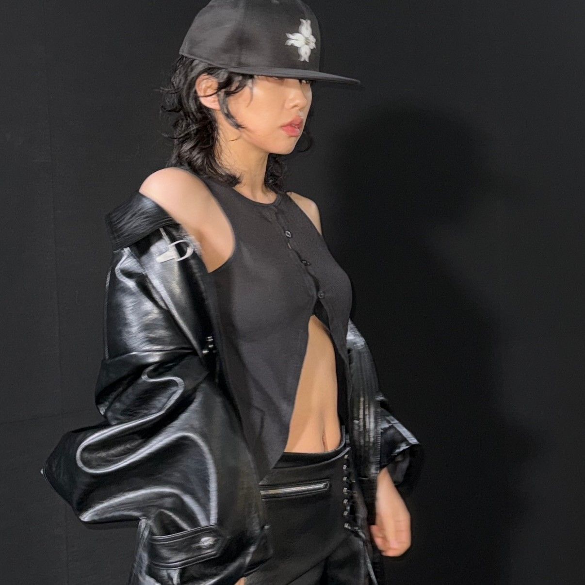 Behind-the-scenes cut of Aiki