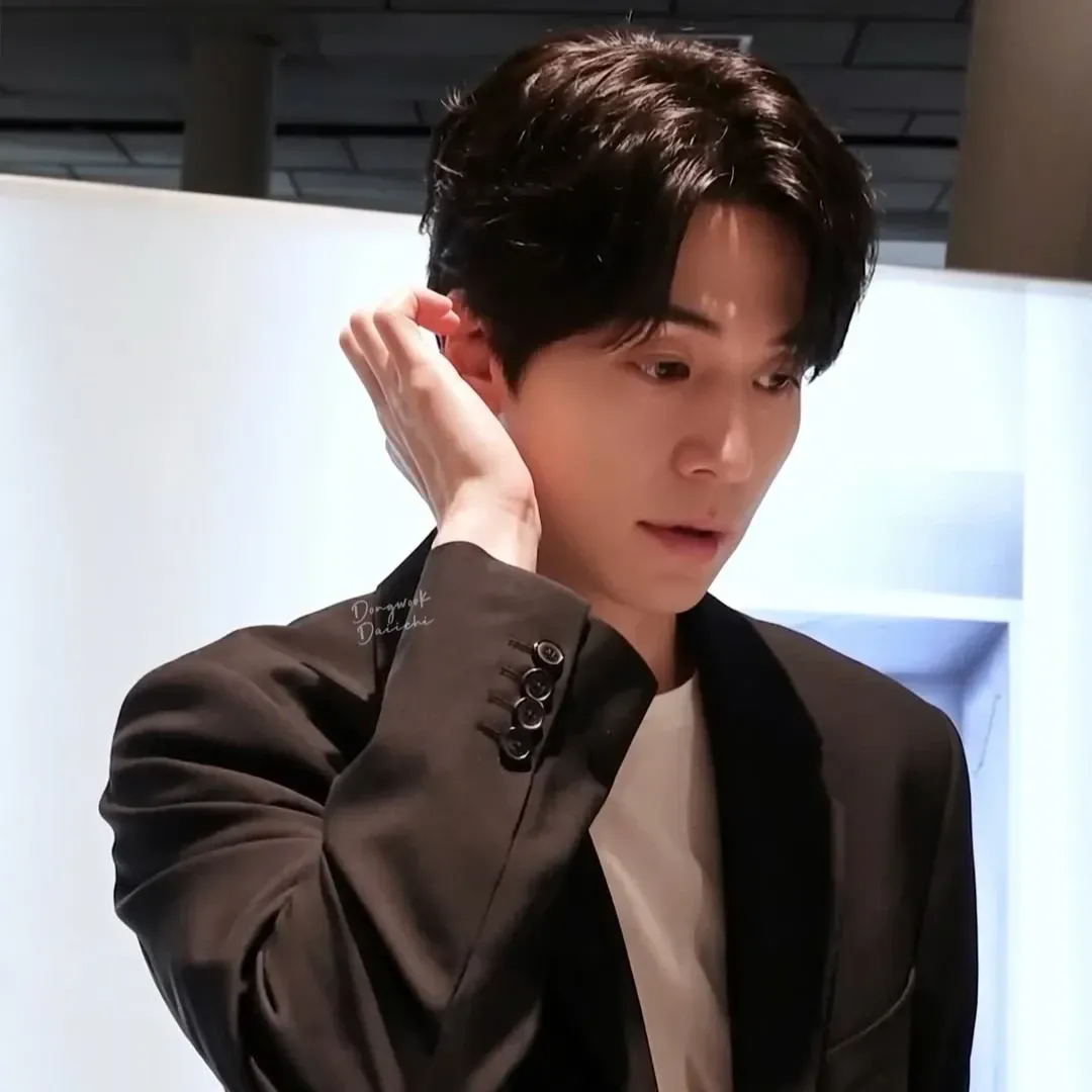 Behind-the-scenes cut of Lee Dongwook