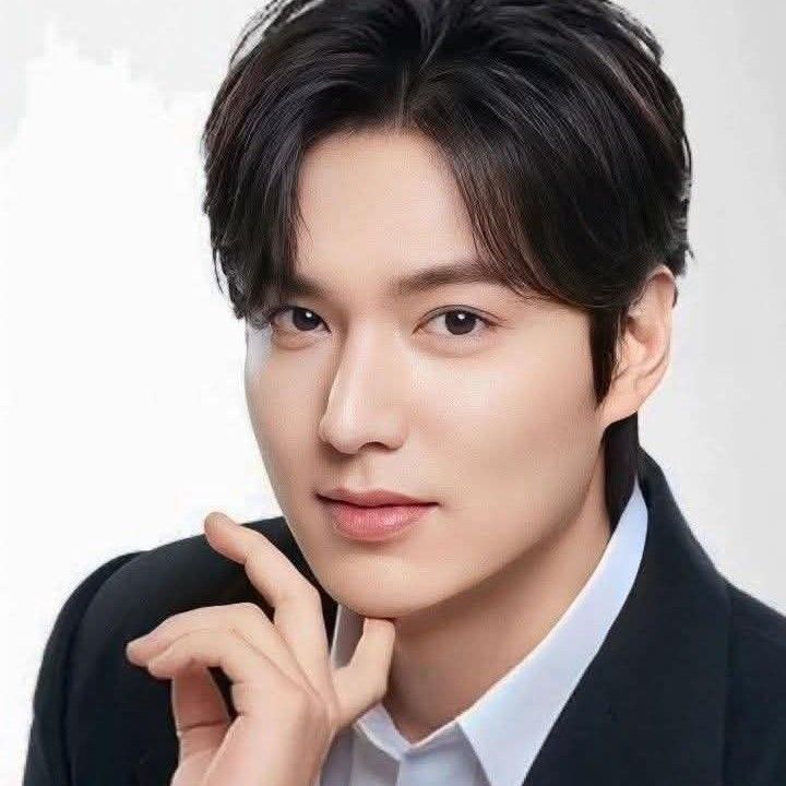 イ・ミンホの最近の活動ショット