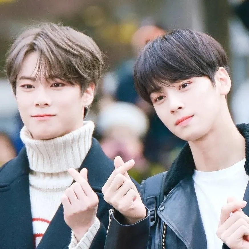 A moment captured by a fan of Cha Eunwoo