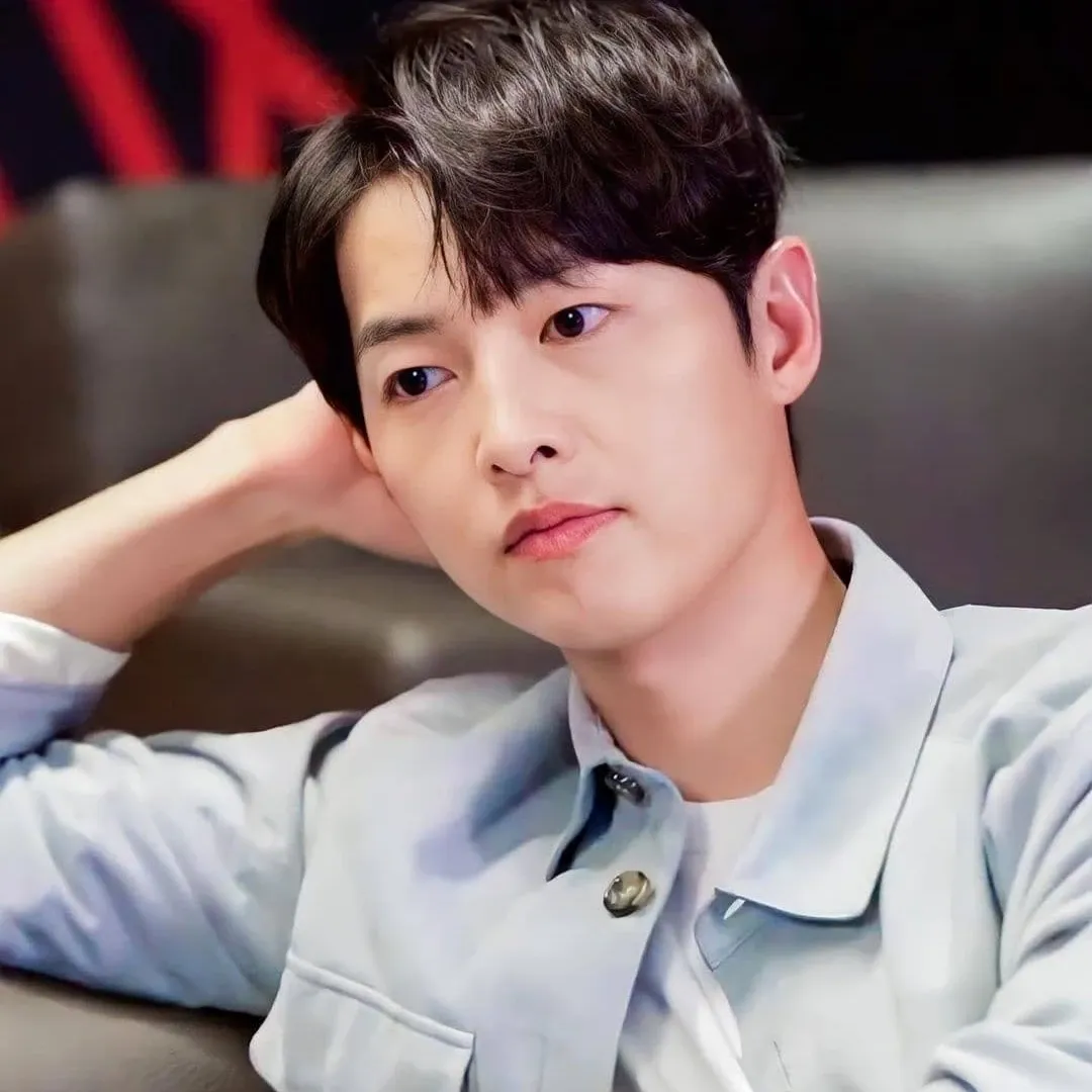 A moment captured by a fan of Song Joongki