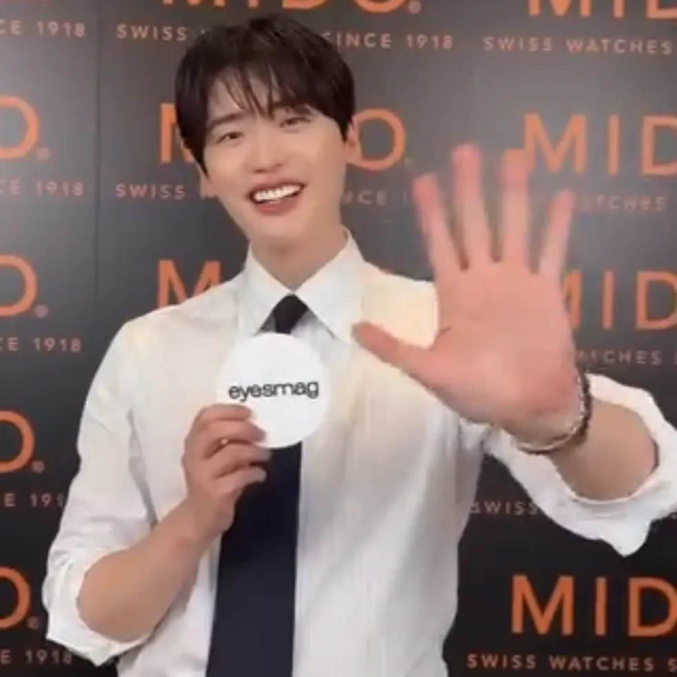 Recent activity shot of Lee Jongsuk