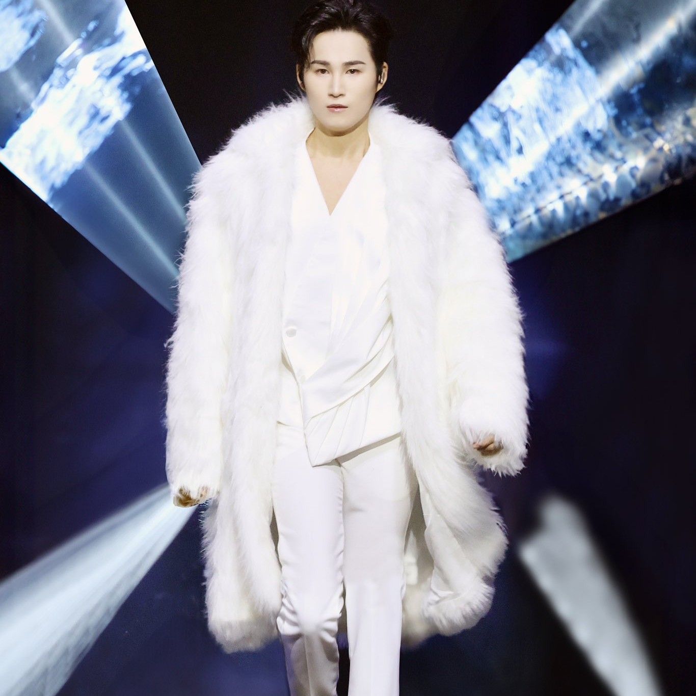 김희재의 비하인드 컷