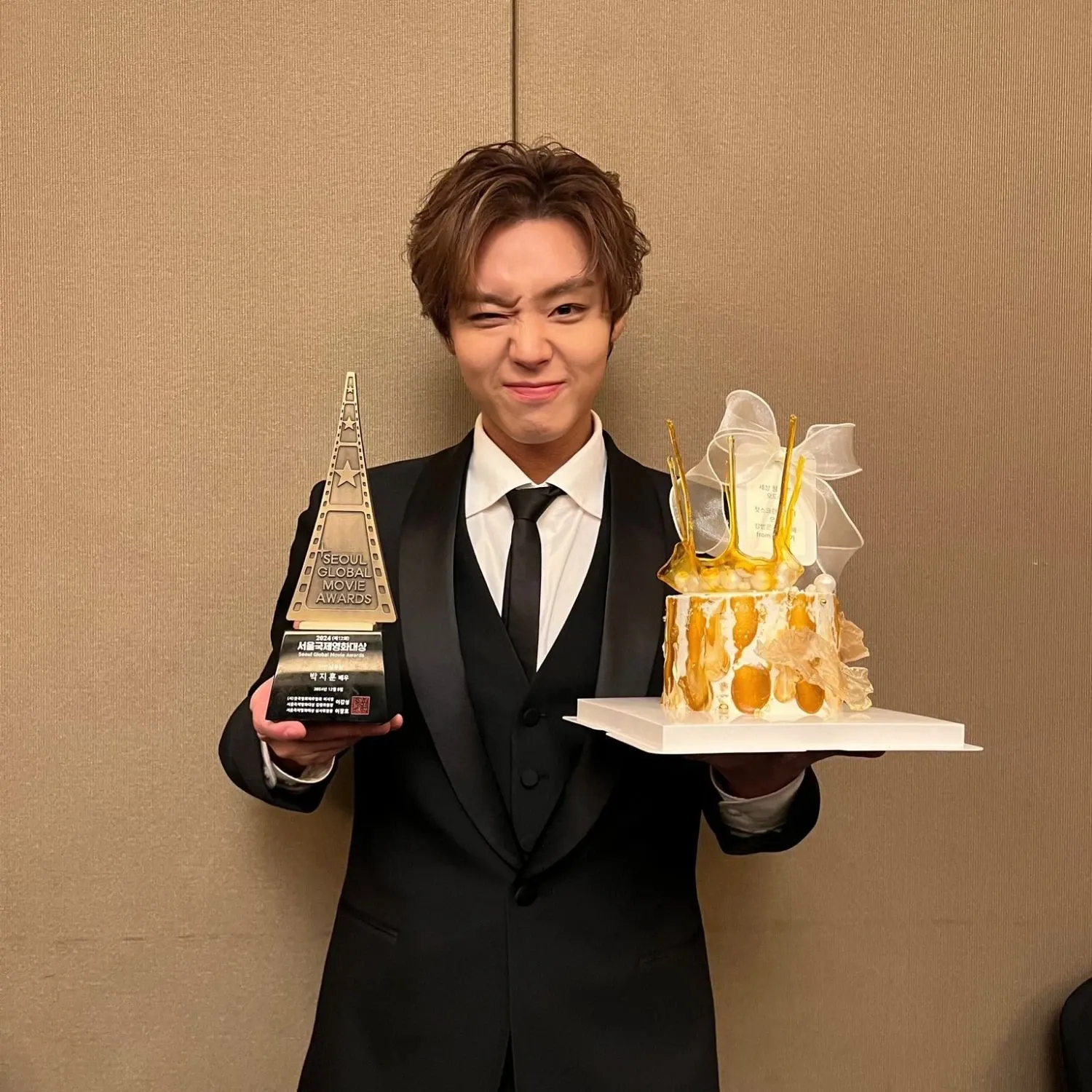 Behind-the-scenes cut of Park Jihoon