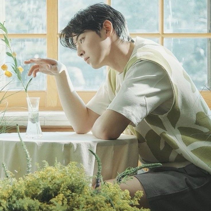 Recent activity shot of Cha Eunwoo