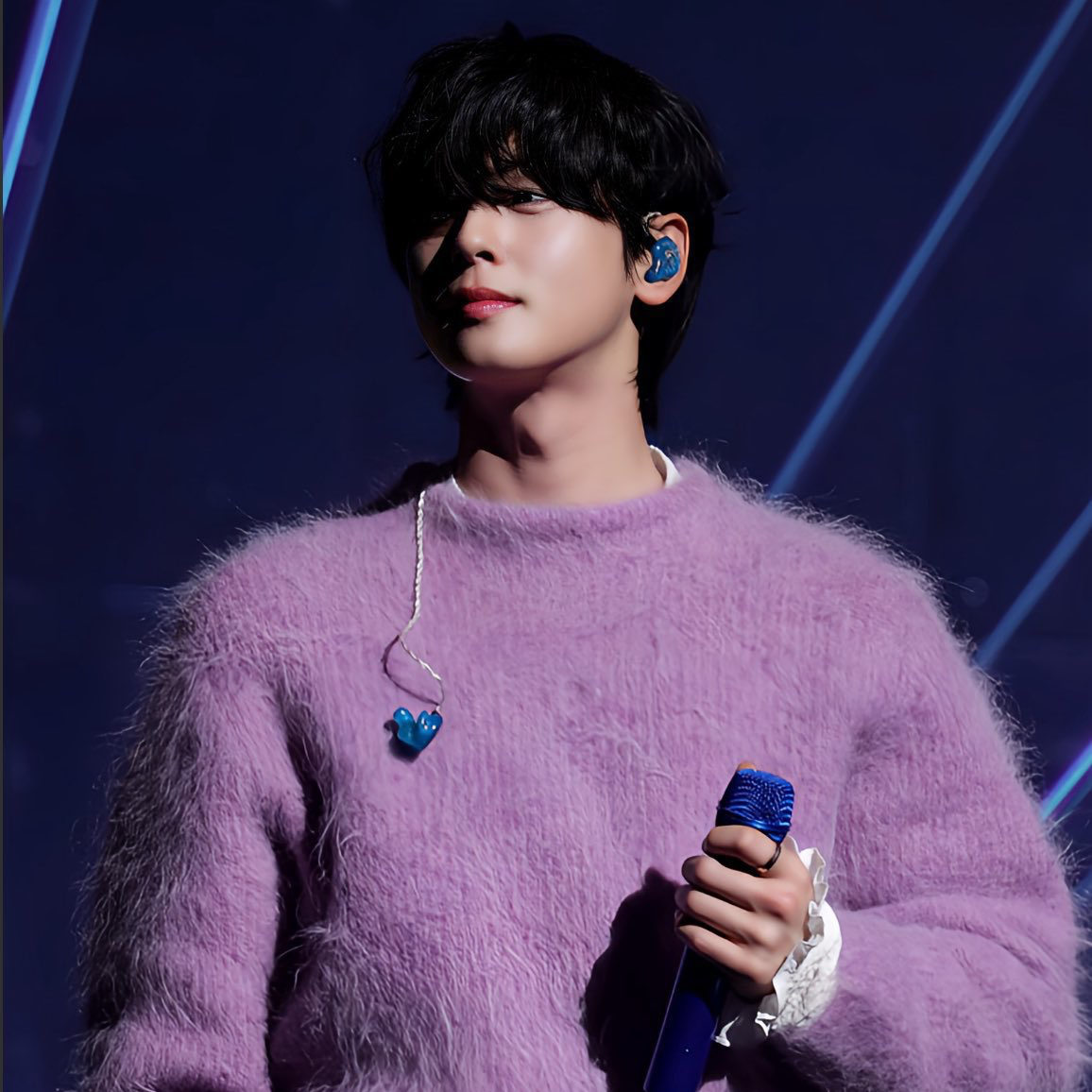 A moment captured by a fan of Cha Eunwoo