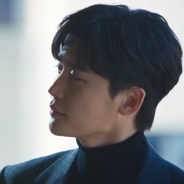 Recent activity shot of Lee Jongsuk
