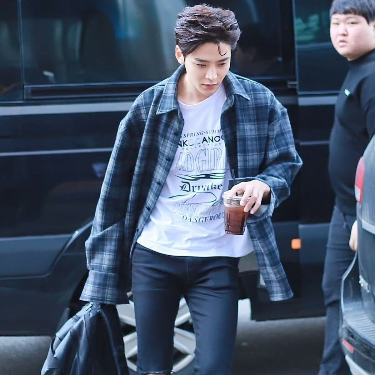 粉丝拍下的路云瞬间