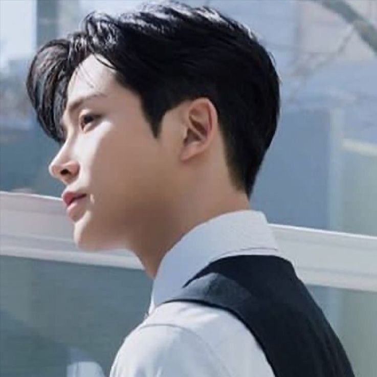 로운의 최신 사진