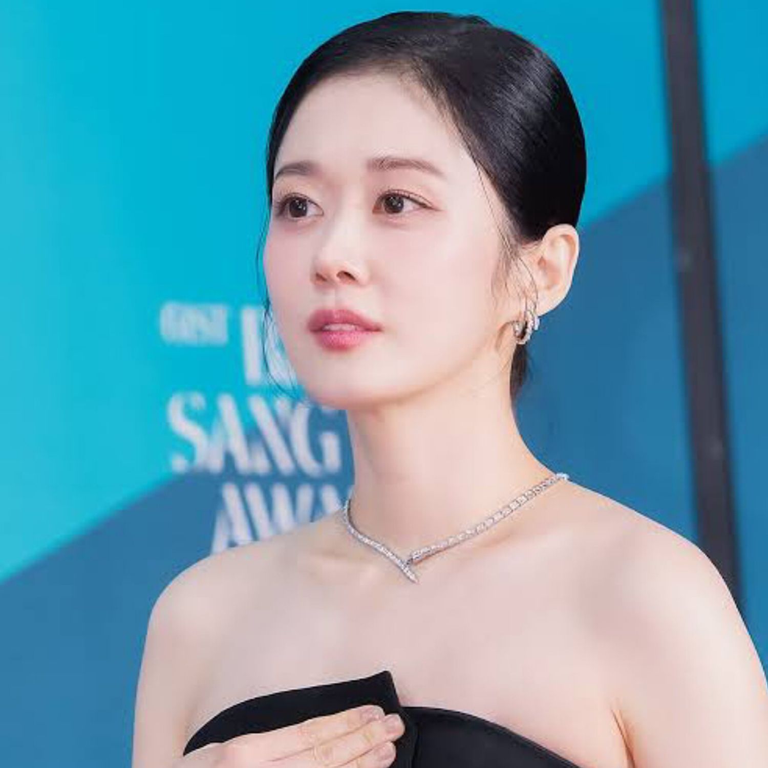 Recent activity shot of Jang Nara