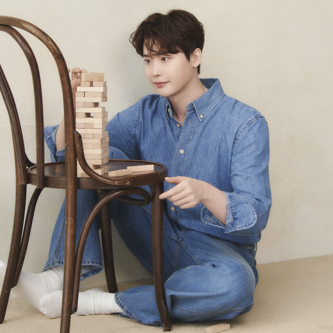 A moment captured by a fan of Lee Jongsuk