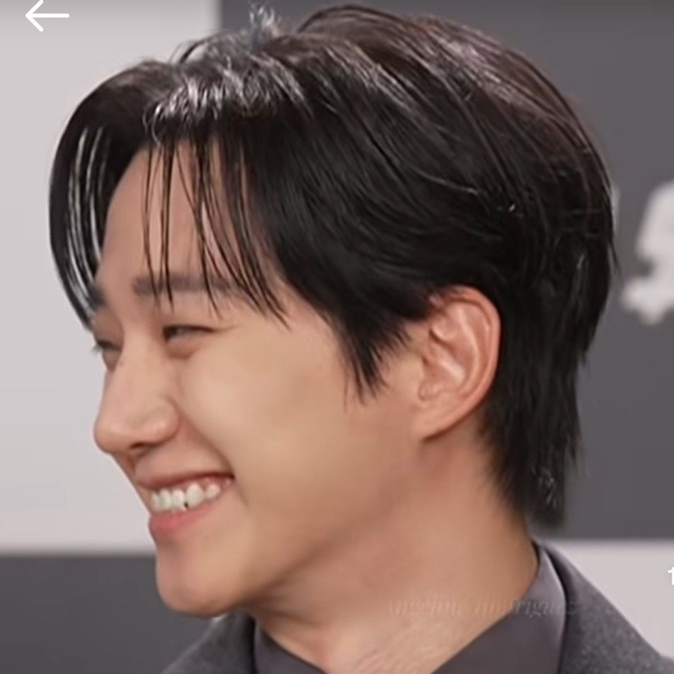 イ・ジュノのビハインドカット