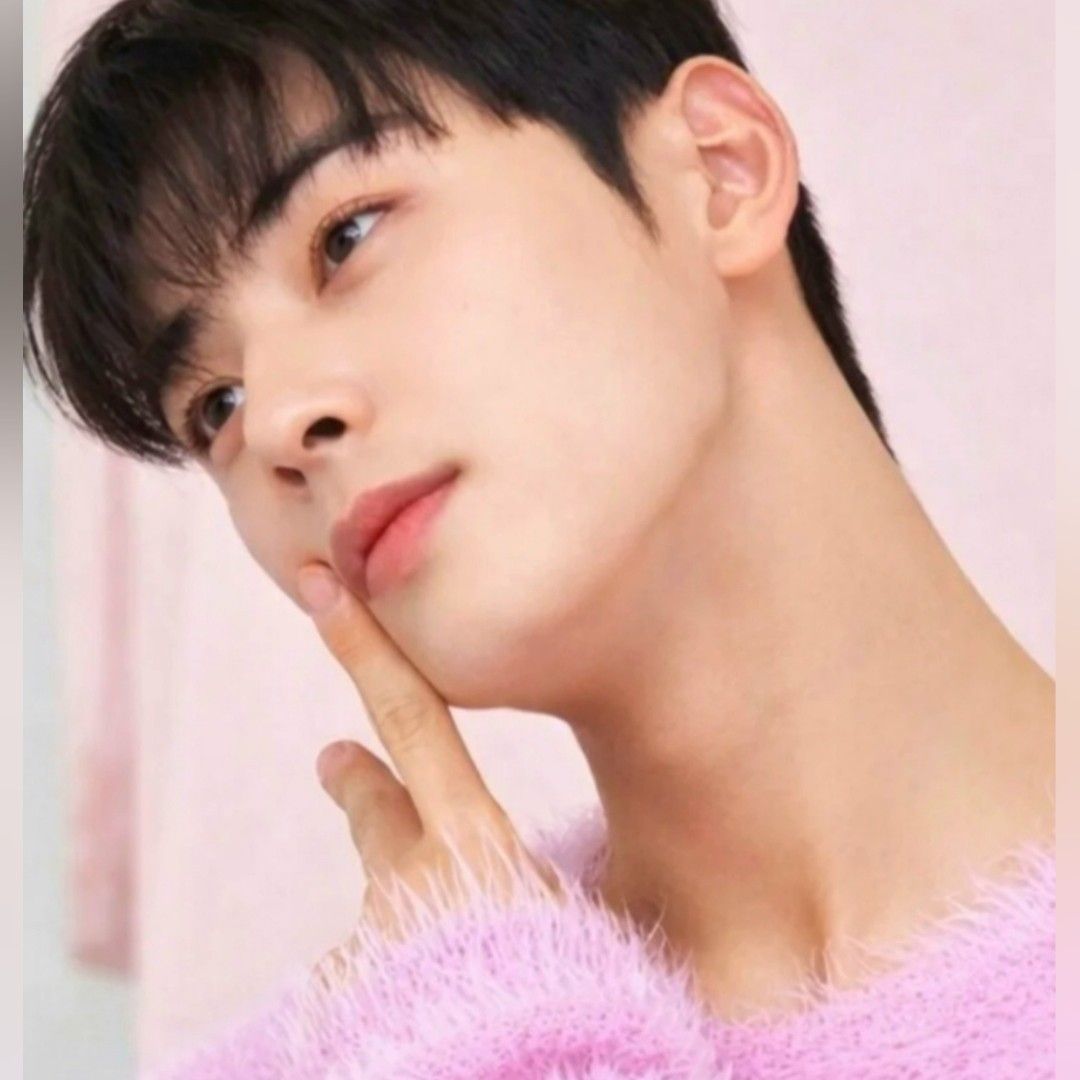 A moment captured by a fan of Cha Eunwoo