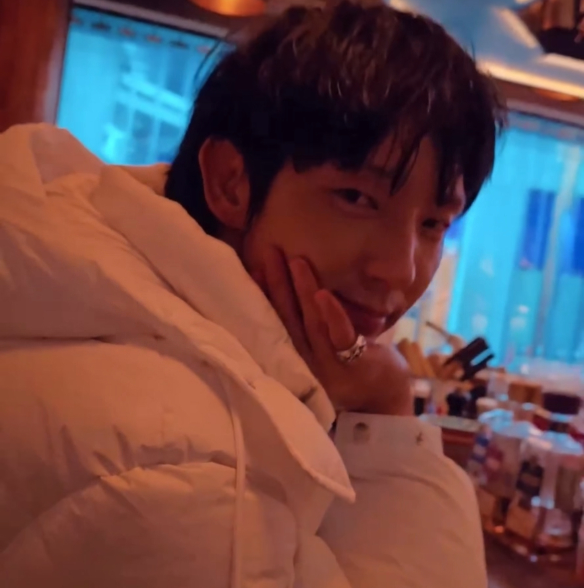 A moment captured by a fan of Lee Joongi