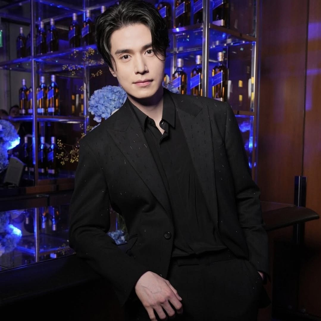 Behind-the-scenes cut of Lee Dongwook
