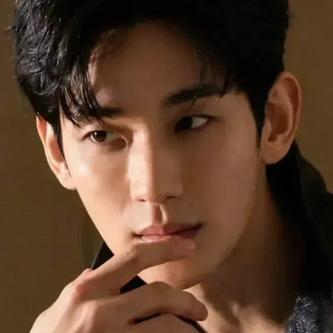Recent activity shot of Kim Soohyun