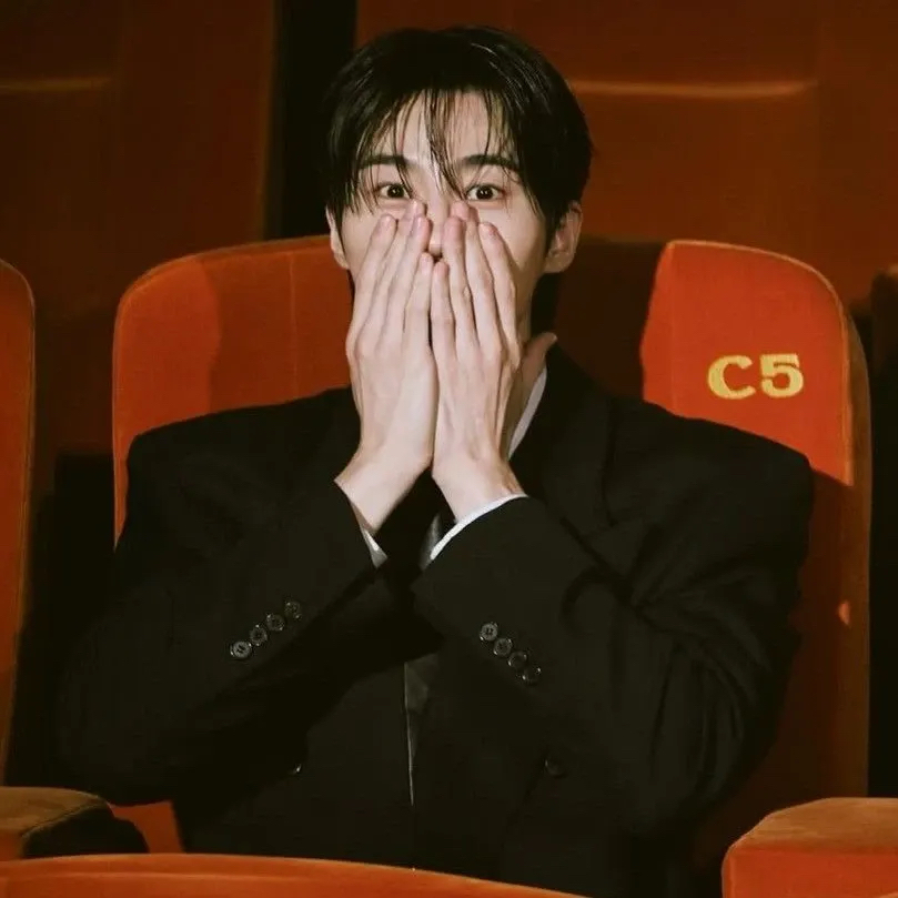 Behind-the-scenes cut of Byeon Wooseok