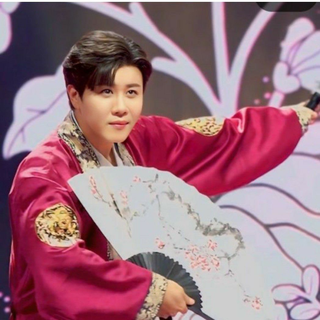 チン・ヘソンのビハインドカット