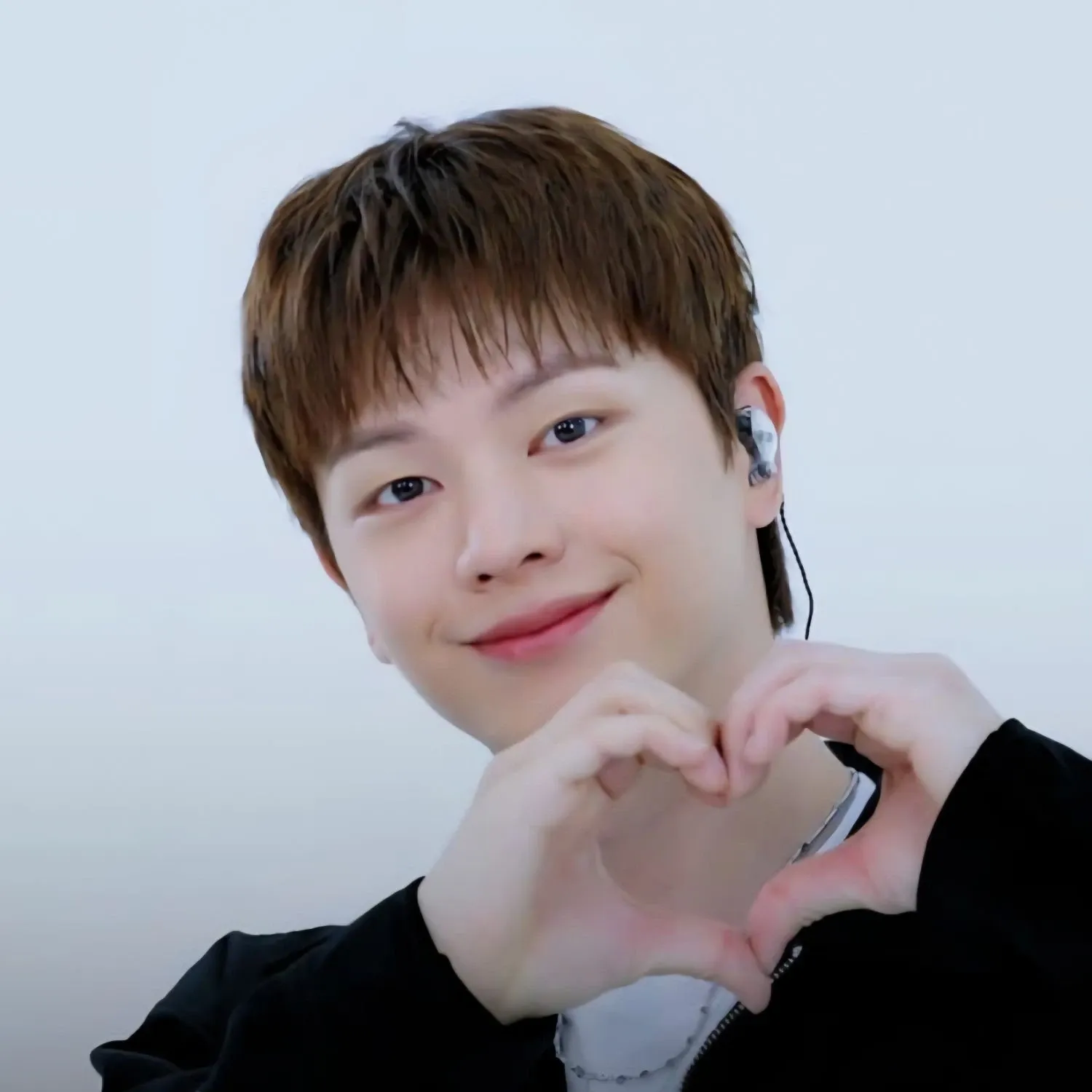 A moment captured by a fan of Yook Sungjae