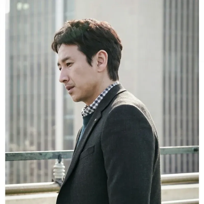 Behind-the-scenes cut of Lee Sunkyun