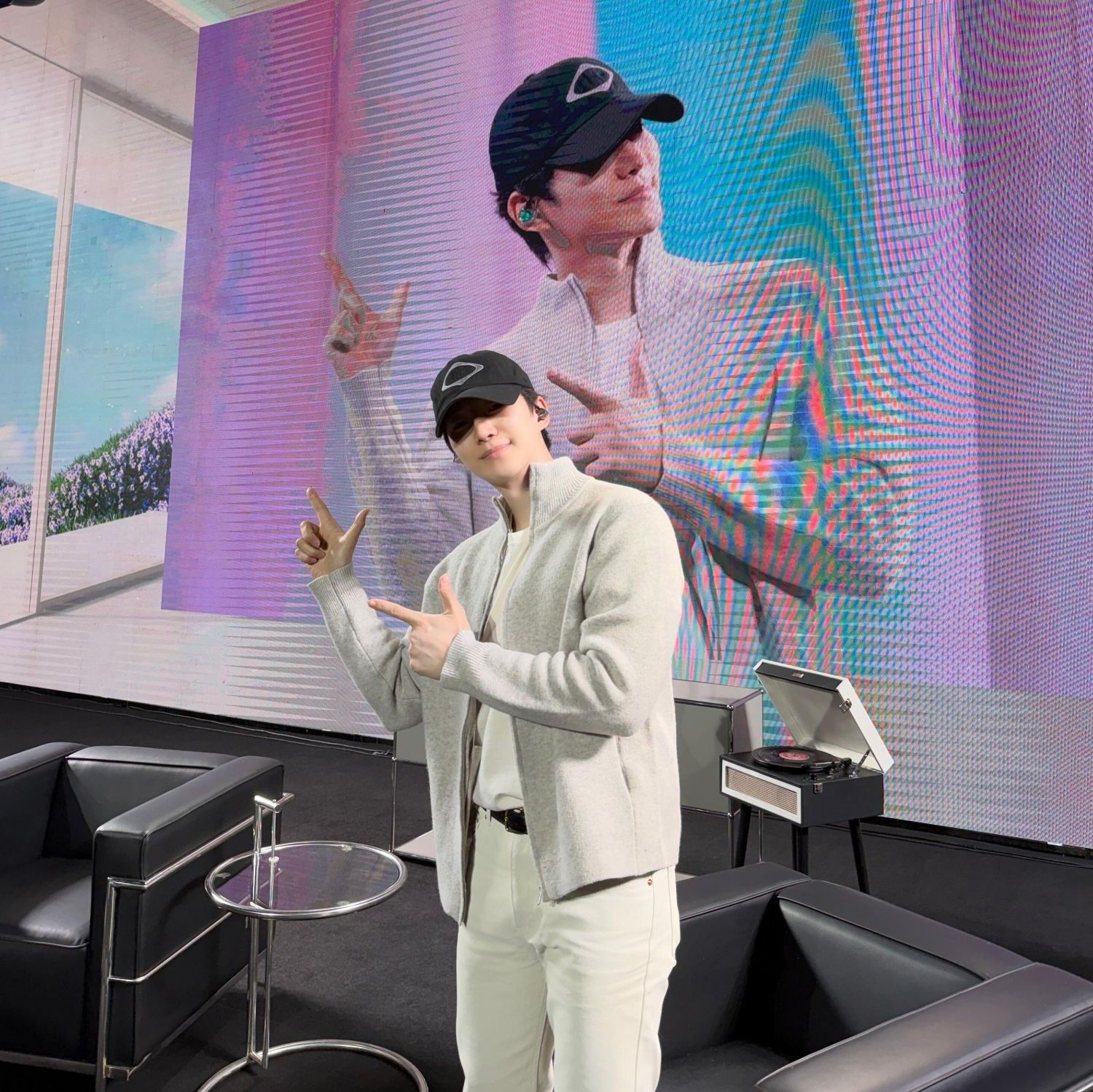 Cuplikan di balik layar dari Lee Junho