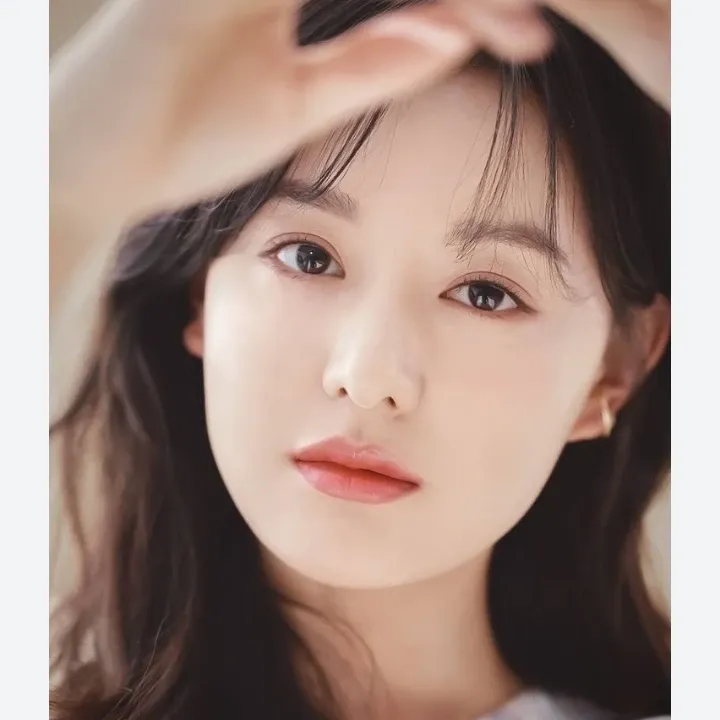 Behind-the-scenes cut of Kim Jiwon
